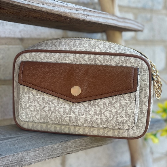 Micheal Kors Jet Set Travel Camera Crossbody - Picture 1 of 5
